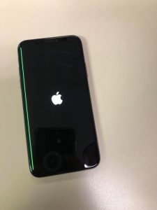http://digiato.com/wp-content/uploads/2017/11/Some-iPhone-X-units-have-a-green-line-that-shows-up-along-one-side-of-the-display-7.jpg